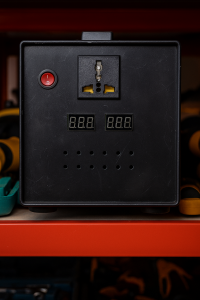 یو پی اس قابل حمل دو کار و مبدل 12 به 220 اتوماتیک مدل Ir2500w