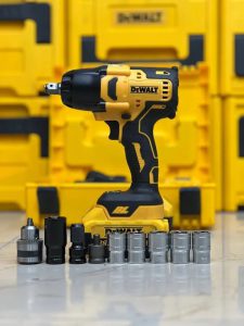 بکس شارژی براشلس 88 ولت طرح دیوالت دو باتری 5 آمپر و گشتاور بالا 700 نیوتن مدل 710DK3